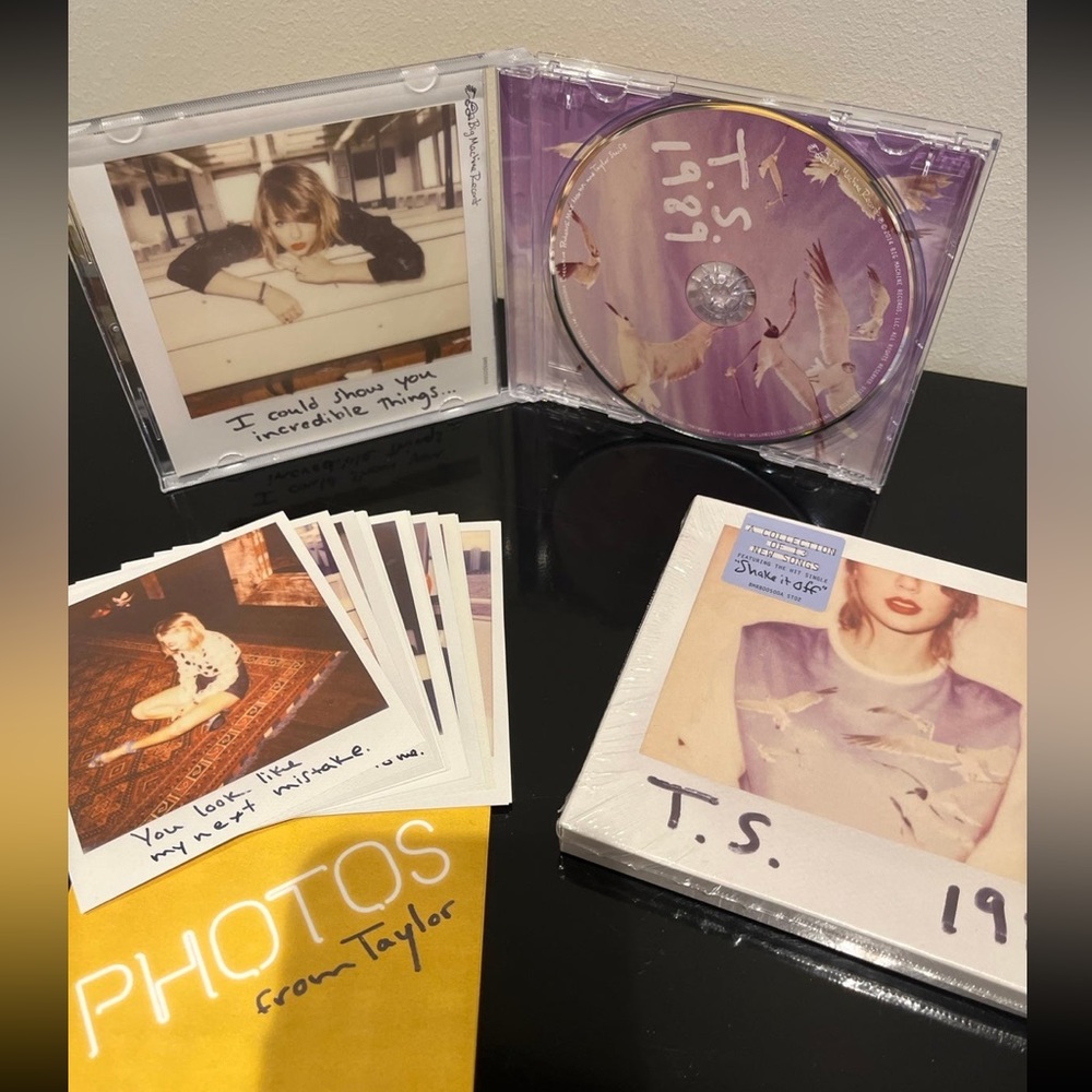 Taylor Swift 1989 with Polaroids 14-26 14 26 Original 2014